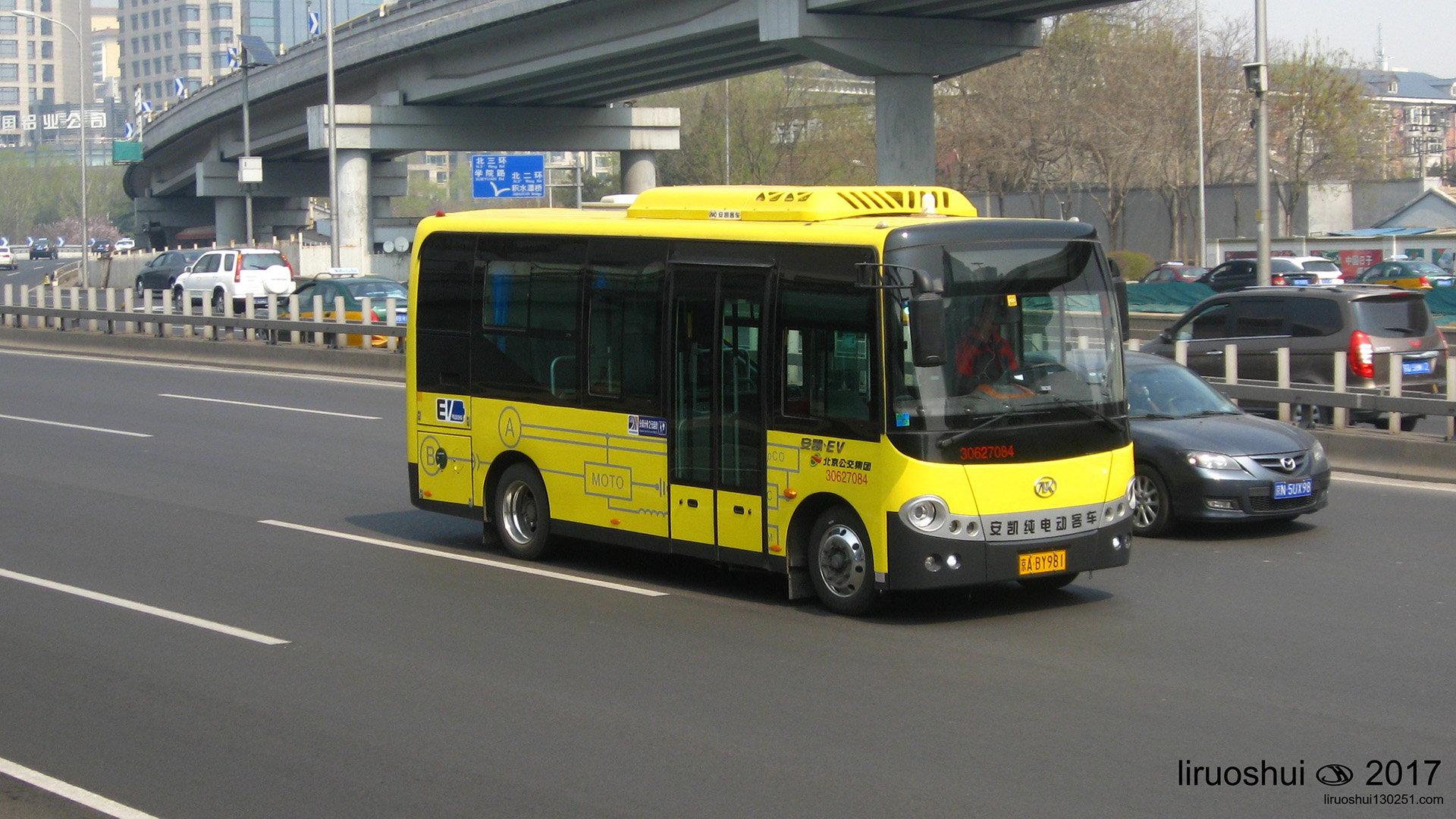 2017年1月-6月 图像列表 bk6180d3 由近及远分别为365路bj6123c7btd-1
